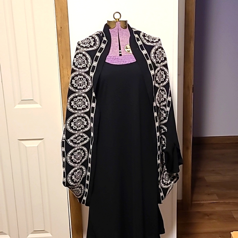 Luxology embroidered wrap black & cream size large
